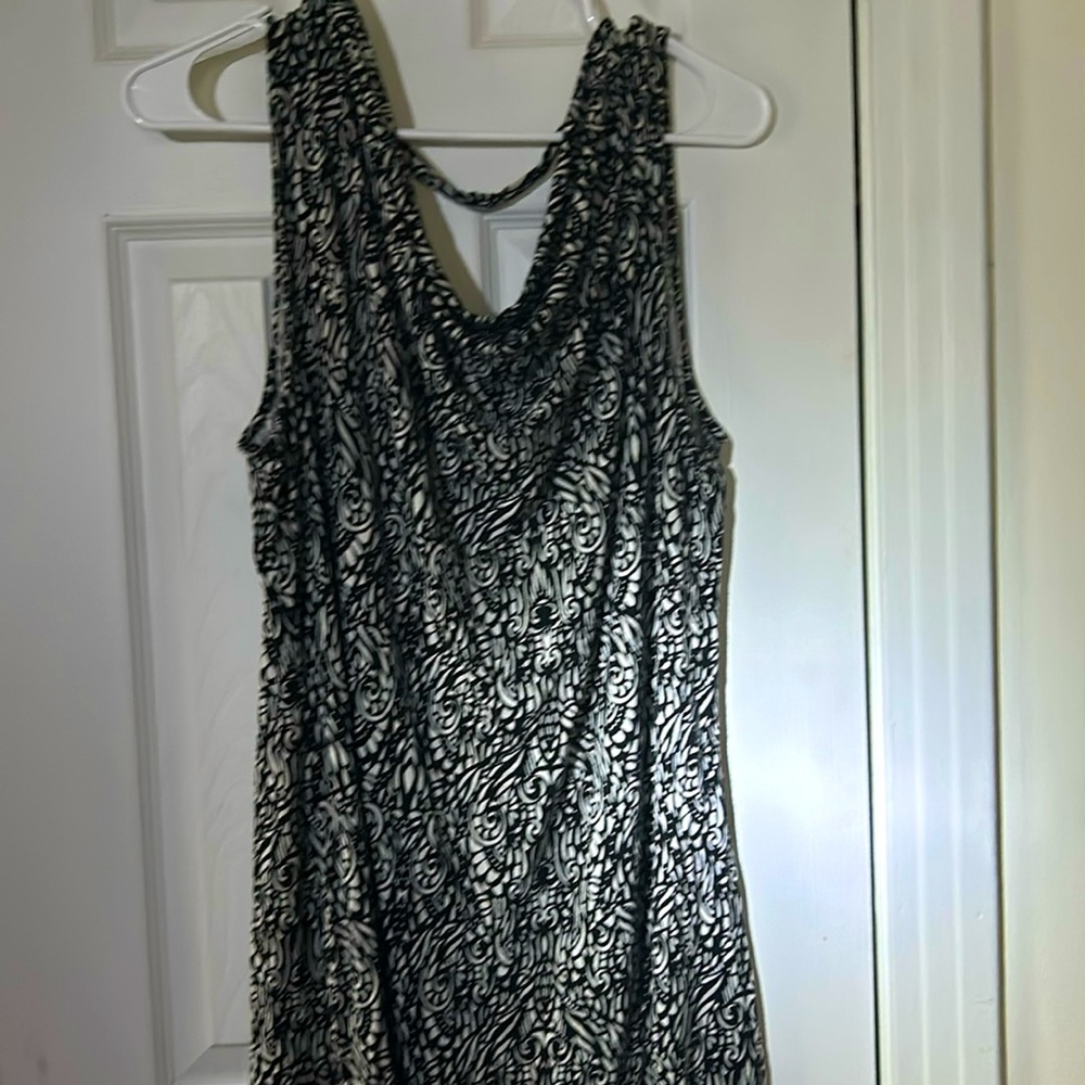 Pretty Chloe tank top, black and white design long tank top